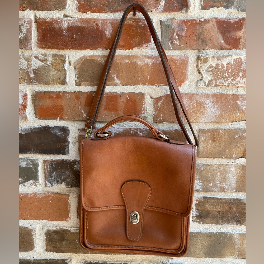 Classic British Tan Leather Crossbody Shoulder Bag w/Strap and top handle